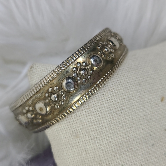 Vintage Cuff Bracelet Antique Silver Tone Layering Piece Unique Jewelry Eclectic - Picture 4 of 4